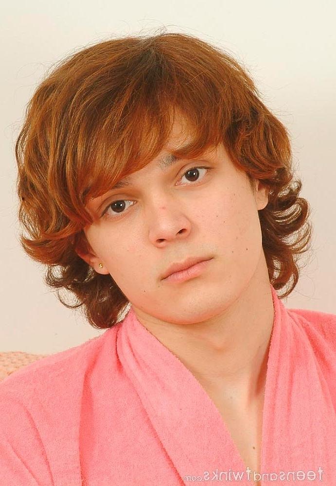 20P Twink caliente muestra su pequeña polla y su apretado agujero de amor anal