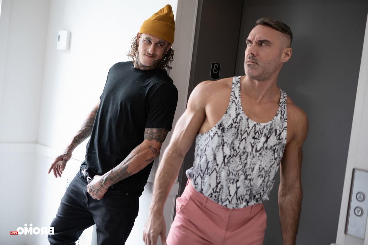 20P Men Com Bo Sinn, Manuel Skye