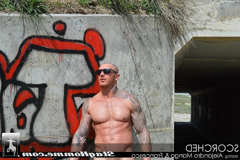20P Calvo tatuado cachondo Stag Perverts es follado por el flaco gay Francesco DMacho