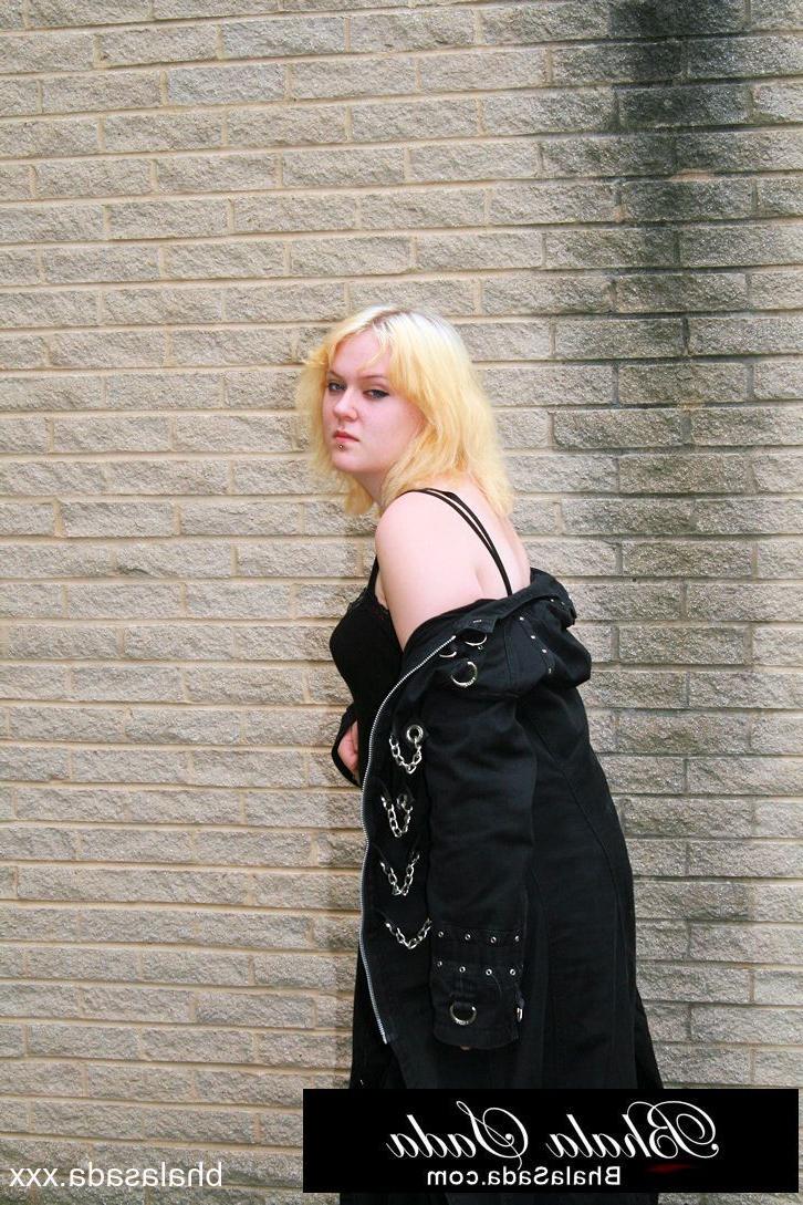 15P Chubby golden-haired MILF posing in her lovely black outfit in a solo