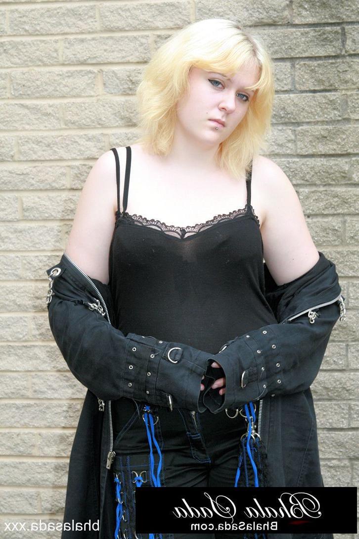 15P Chubby golden-haired MILF posing in her lovely black outfit in a solo