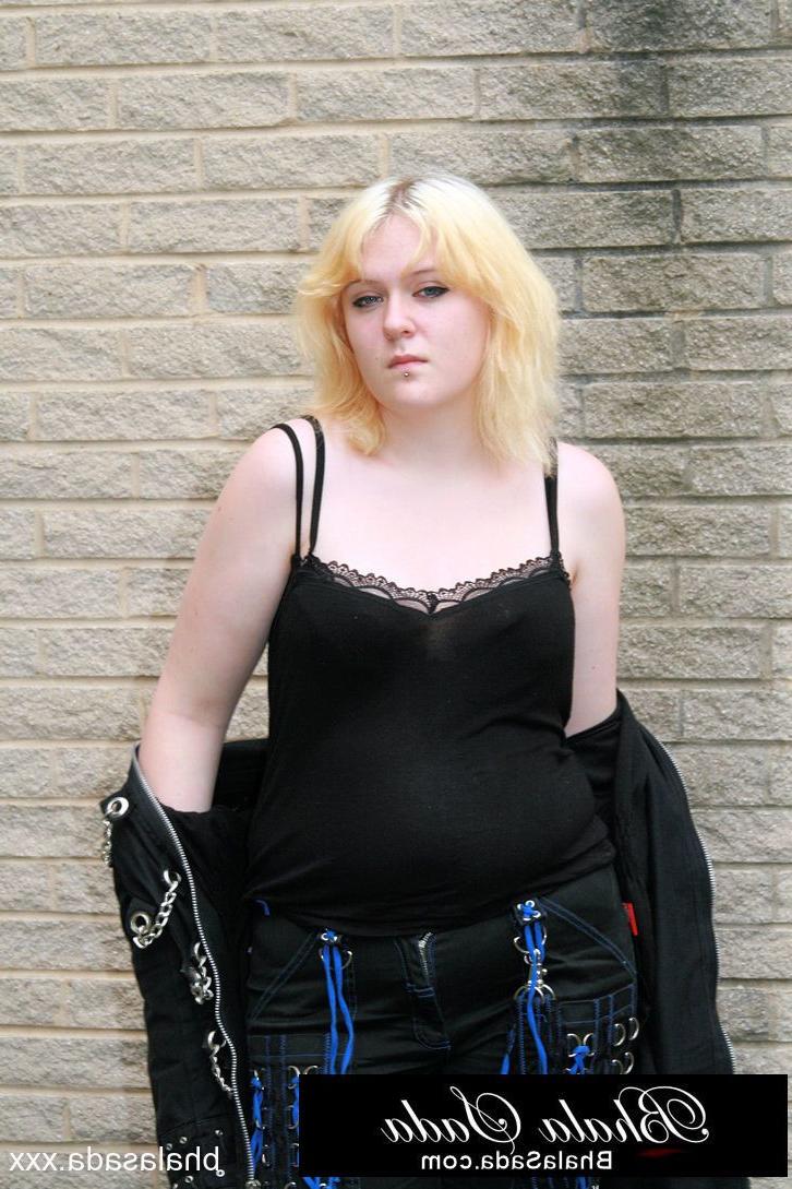 15P Chubby golden-haired MILF posing in her lovely black outfit in a solo