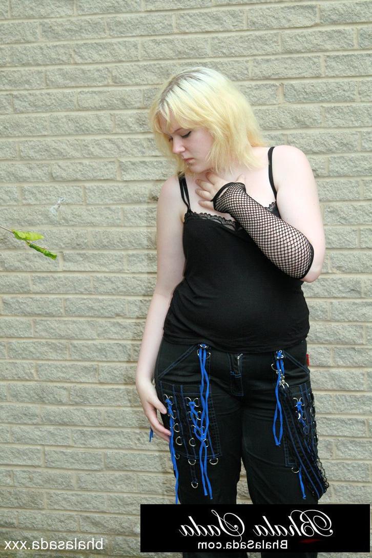 15P Chubby golden-haired MILF posing in her lovely black outfit in a solo