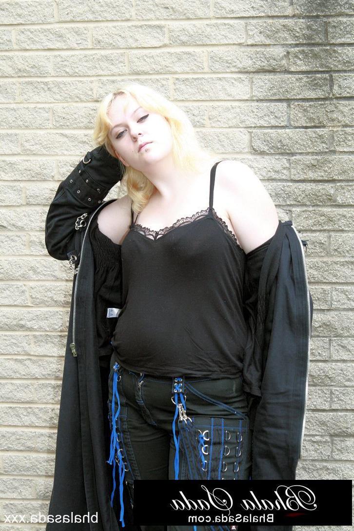 15P Chubby golden-haired MILF posing in her lovely black outfit in a solo