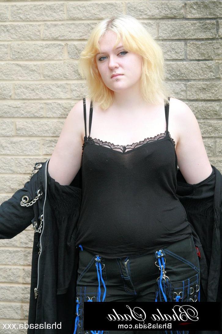 15P Chubby golden-haired MILF posing in her lovely black outfit in a solo