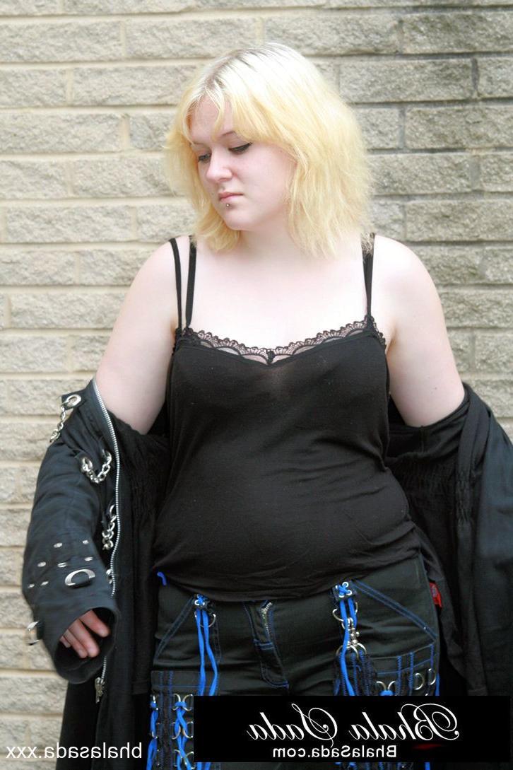 15P Chubby golden-haired MILF posing in her lovely black outfit in a solo