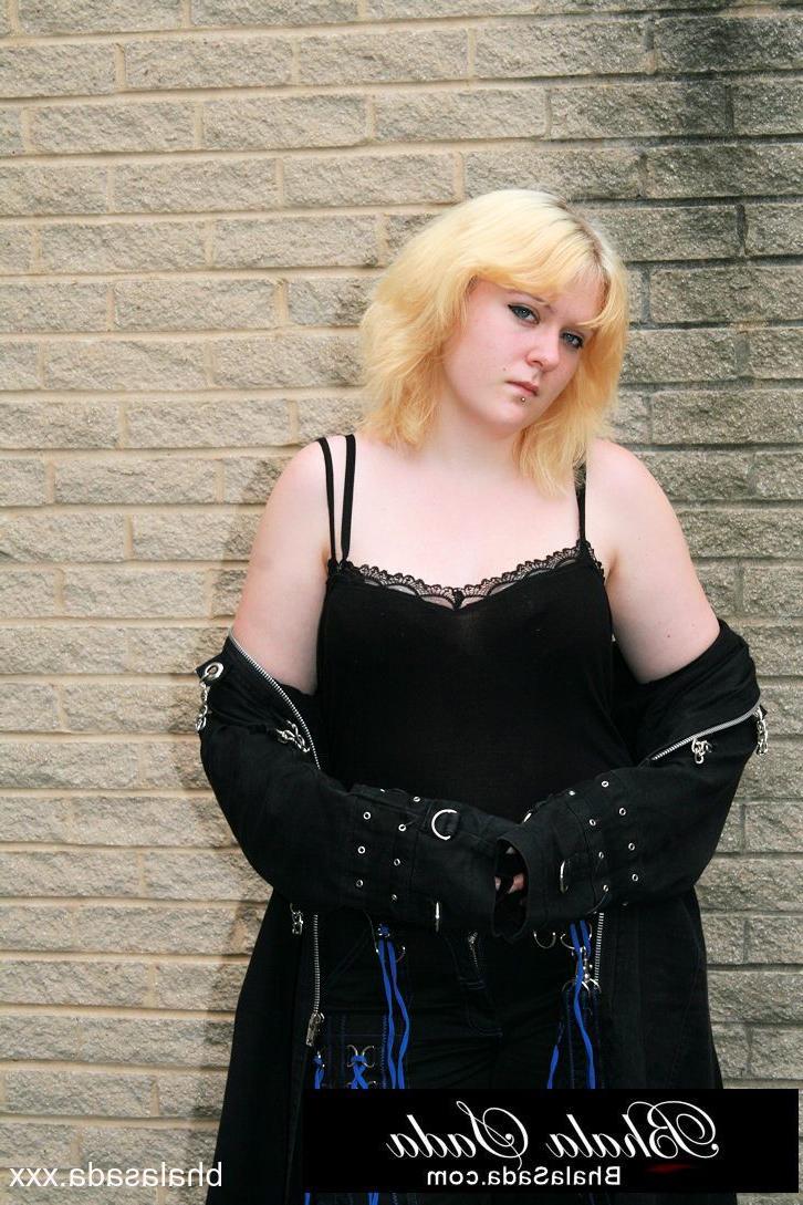 15P Chubby golden-haired MILF posing in her lovely black outfit in a solo