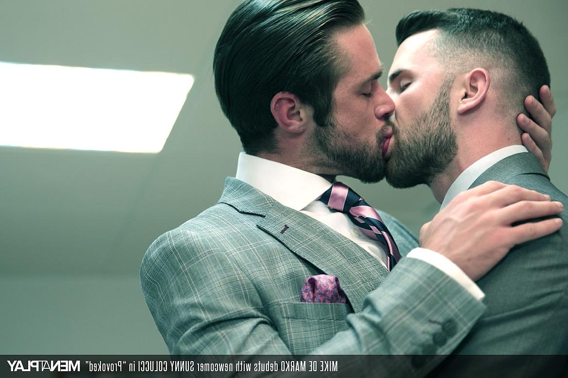 20P Gays barbudos gostosos Mike De Marko e Sunny Colucci fodem totalmente vestidos