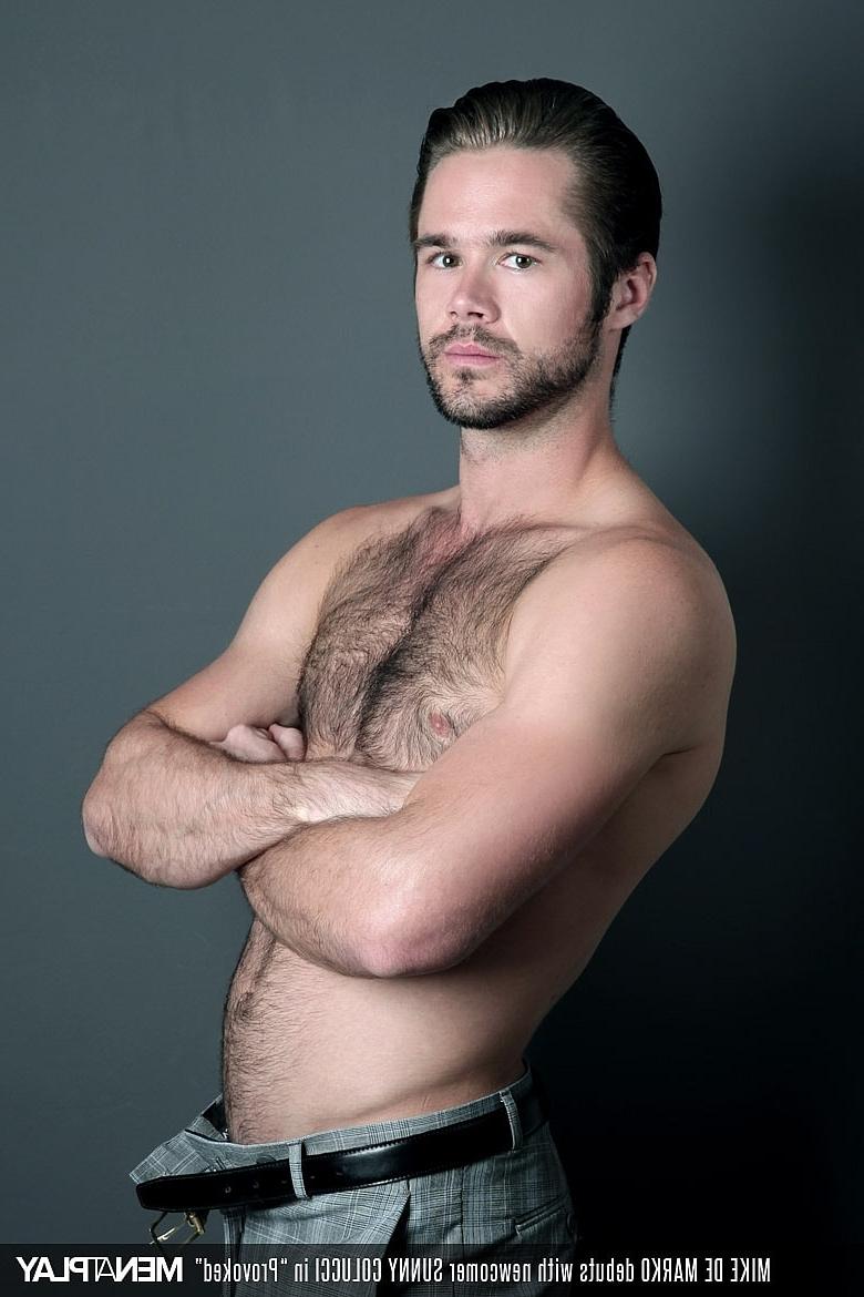 20P Gays barbudos gostosos Mike De Marko e Sunny Colucci fodem totalmente vestidos