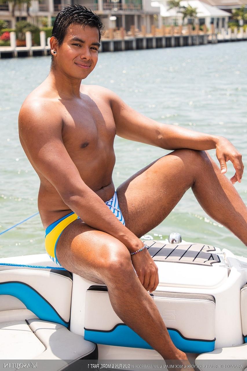 20P Gays curtindo sexo anal hardcore com o parceiro um do outro em um quarteto gostoso
