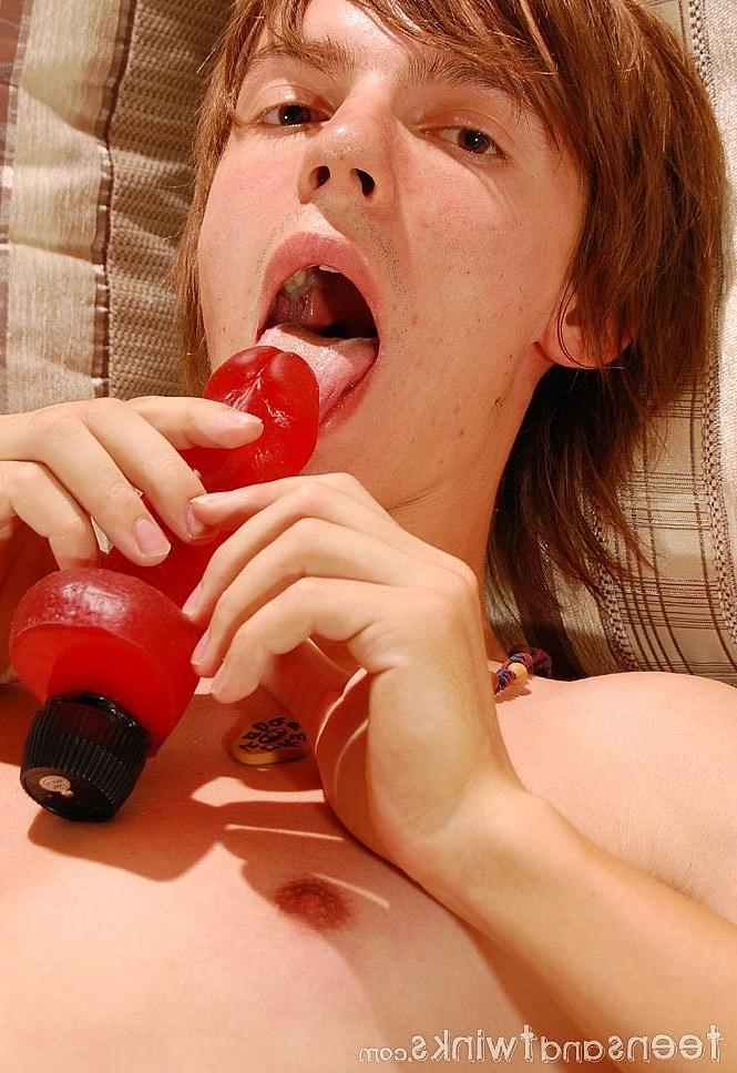 20P Pretty twink Dominic toys his big ass and strokes his dick at once