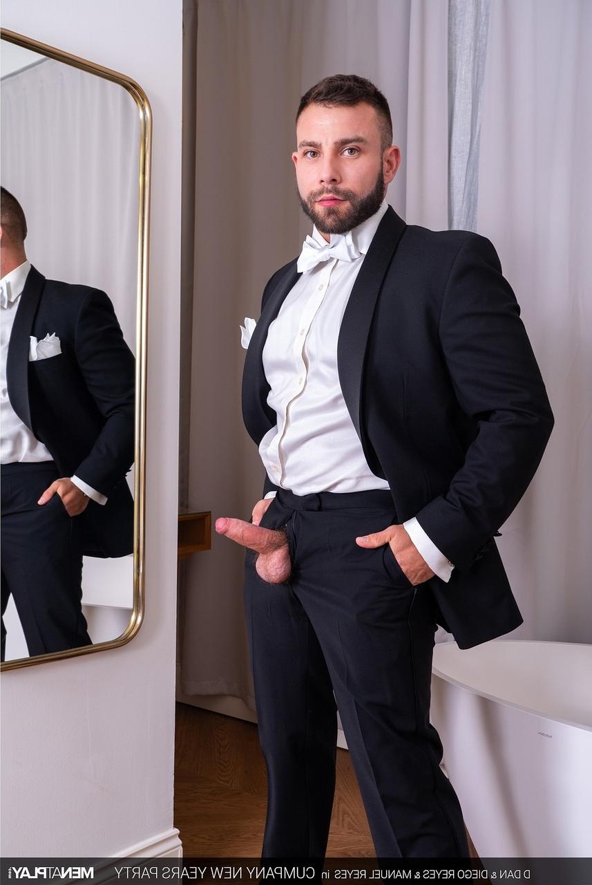20P Les petits amis Diego et Manuel Reyes s'impliquent dans un plan à trois avec le patron D Dan