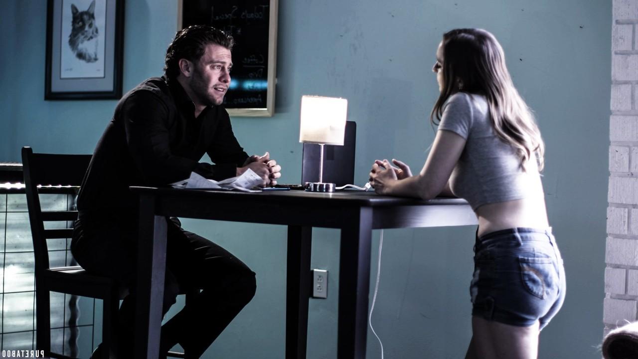 20P A adolescente virgem Laney Grey engole porra depois de ser fodida com força