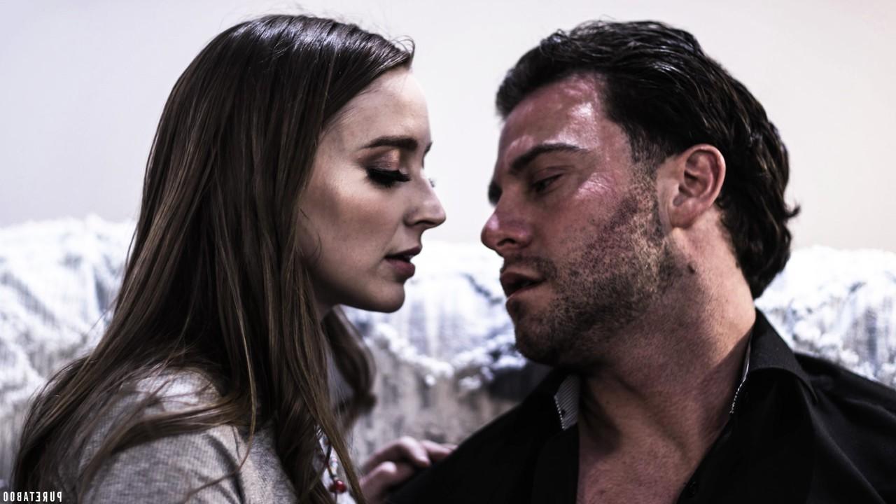20P A adolescente virgem Laney Grey engole porra depois de ser fodida com força