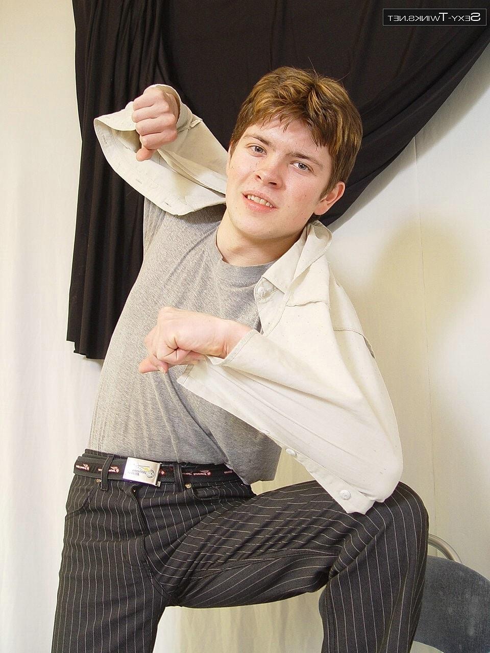 20P Pretty twink Lexus strips, shows his lean body and rubs his boner