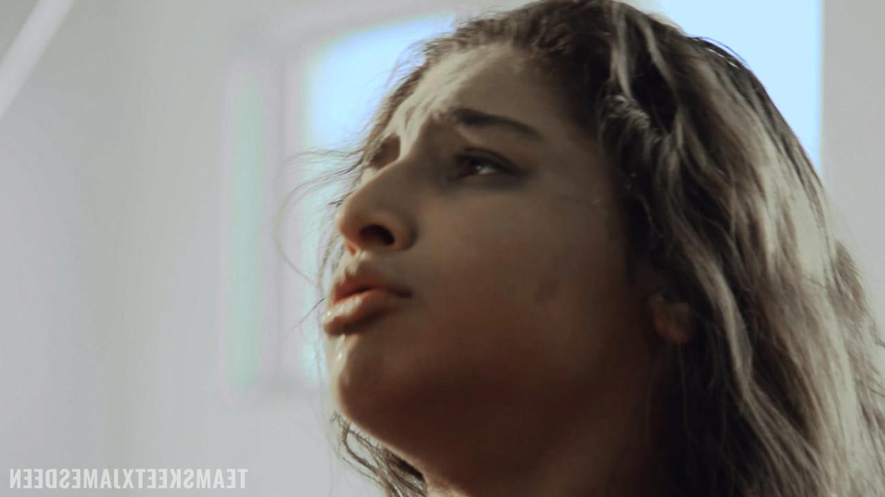 20P Die bootylicious Teenagerin Abella Danger posiert, bevor sie ihren Mann James Deen bumst