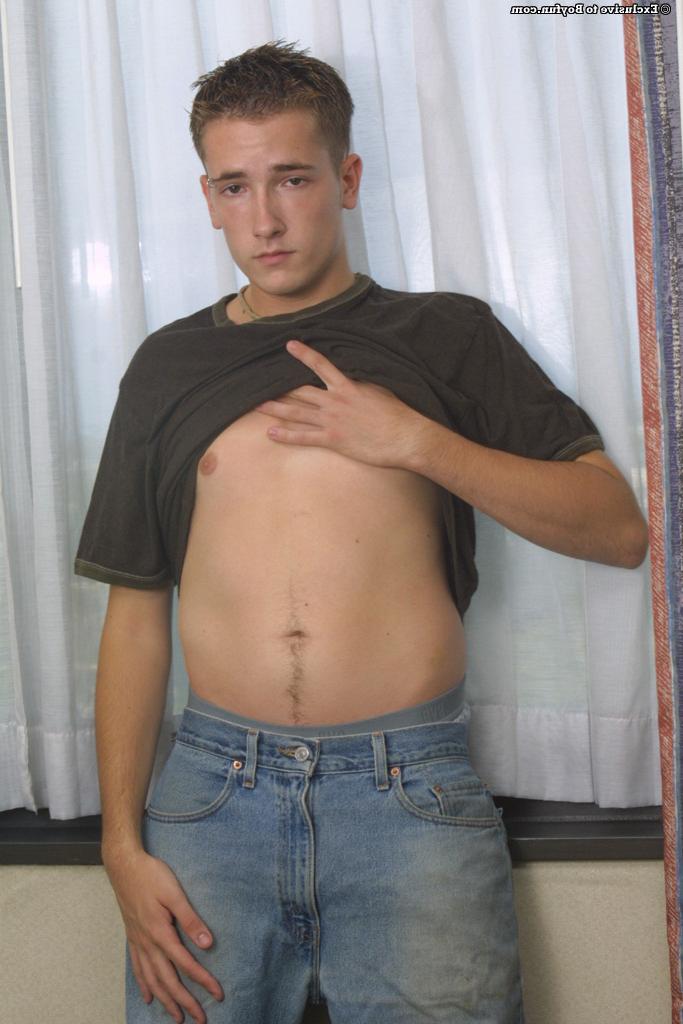 20P Jason gay gostoso e sexy perde a roupa e se masturba sozinho