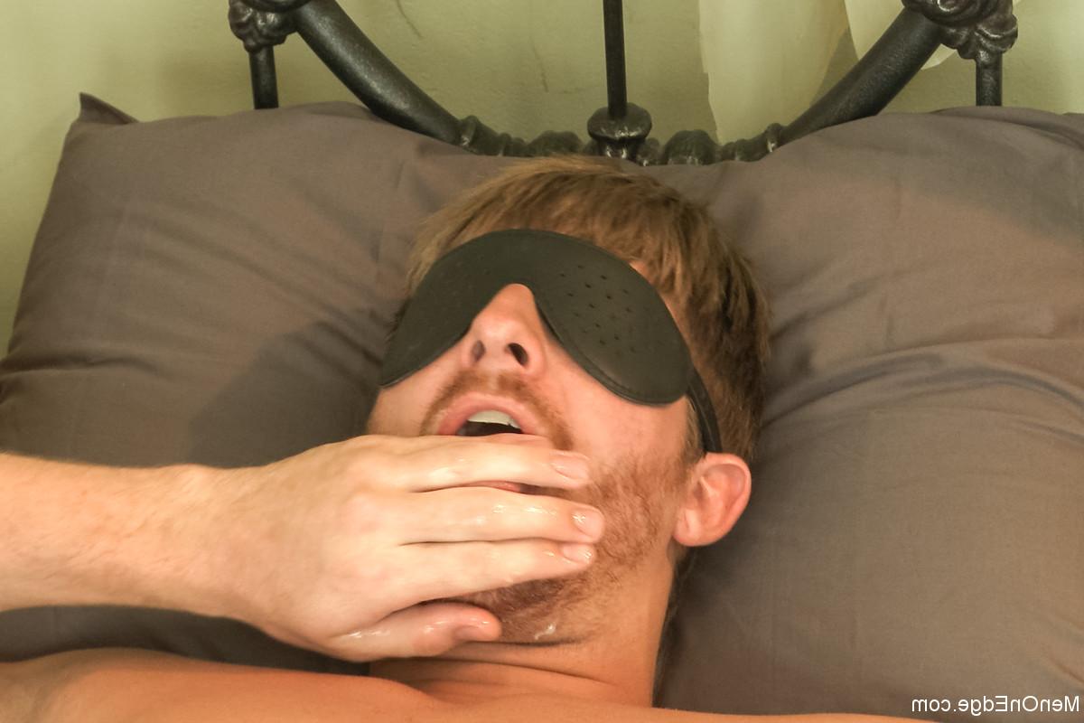 20P Men On Edge Logan Vaughn