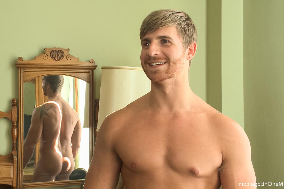 20P Men On Edge Logan Vaughn