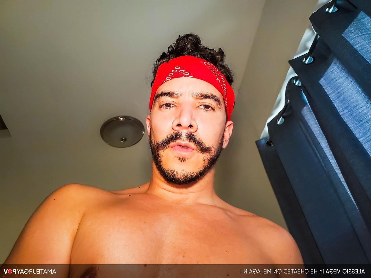 20P Der schwule Papa Manuel Skye genießt POV-Analsex mit einem fettärschigen Hintern