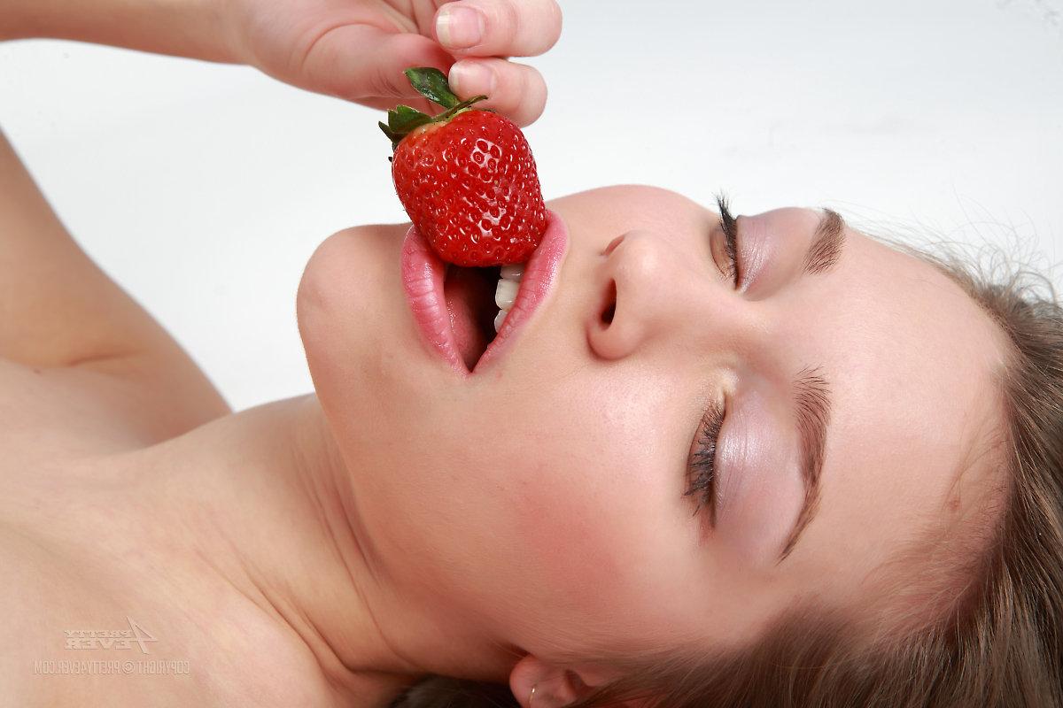 16P Beautiful teen Pandora consumes strawberries while displaying her naked body