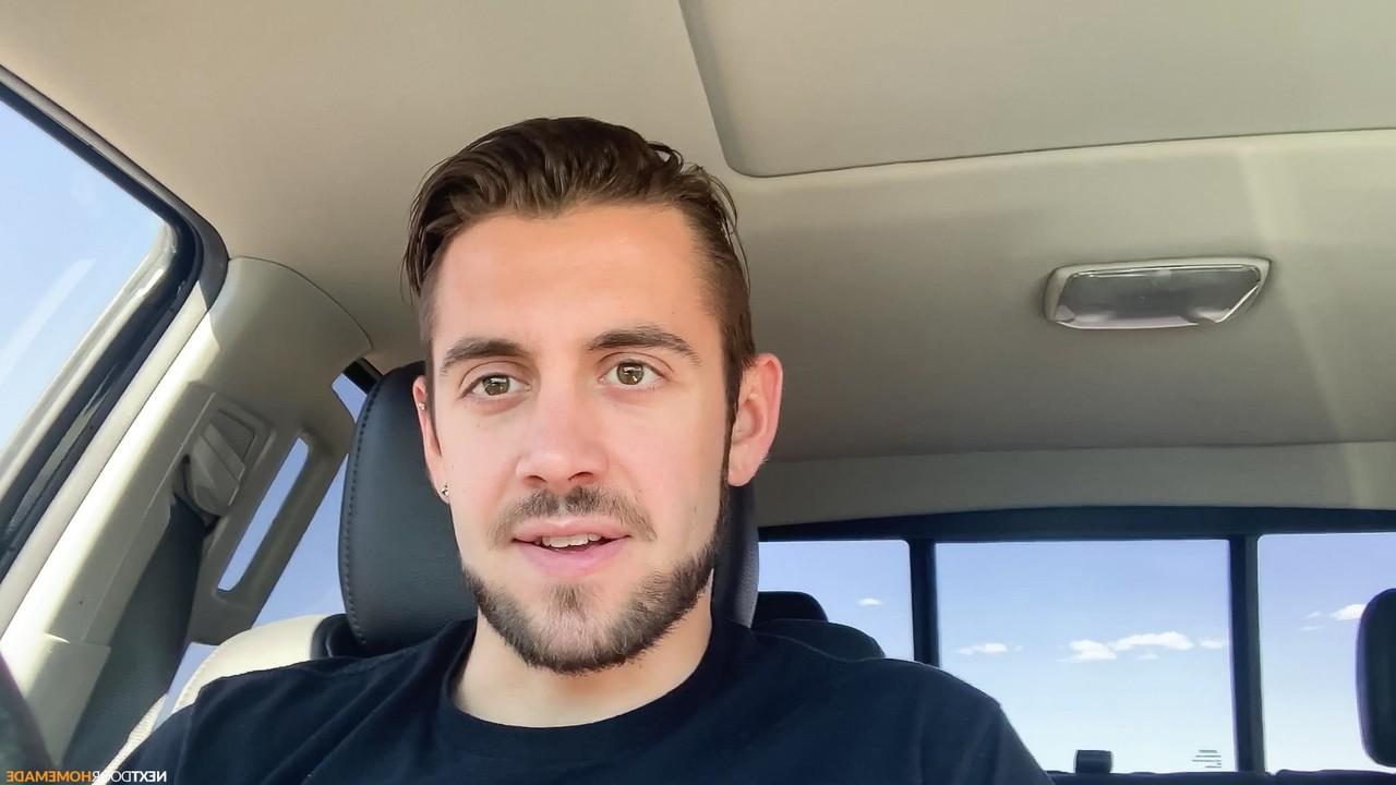 20P O lindo garanhão Dante Colle senta em seu carro para uma sessão de masturbação quente