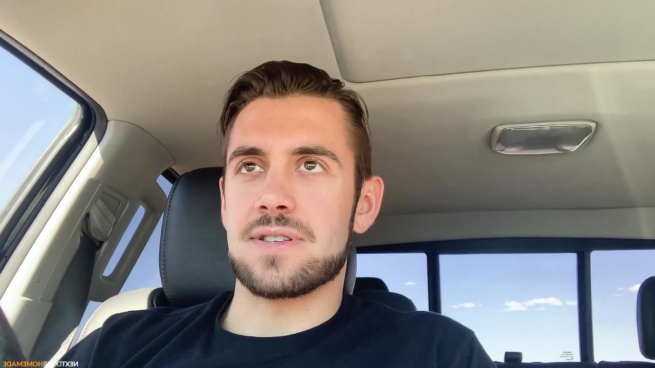 20P O lindo garanhão Dante Colle senta em seu carro para uma sessão de masturbação quente
