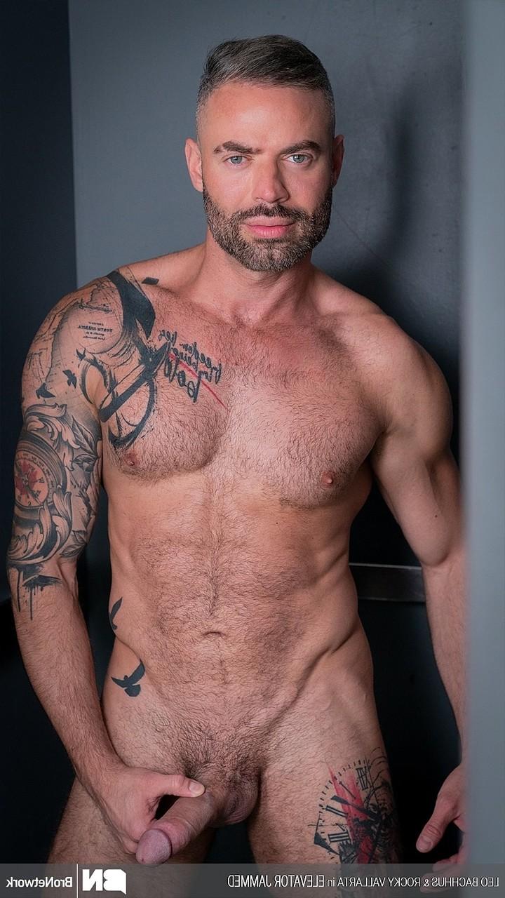 20P Muscular gay bodybuilders Leo Bacchus and Rocky Vallarta fuck each other hard