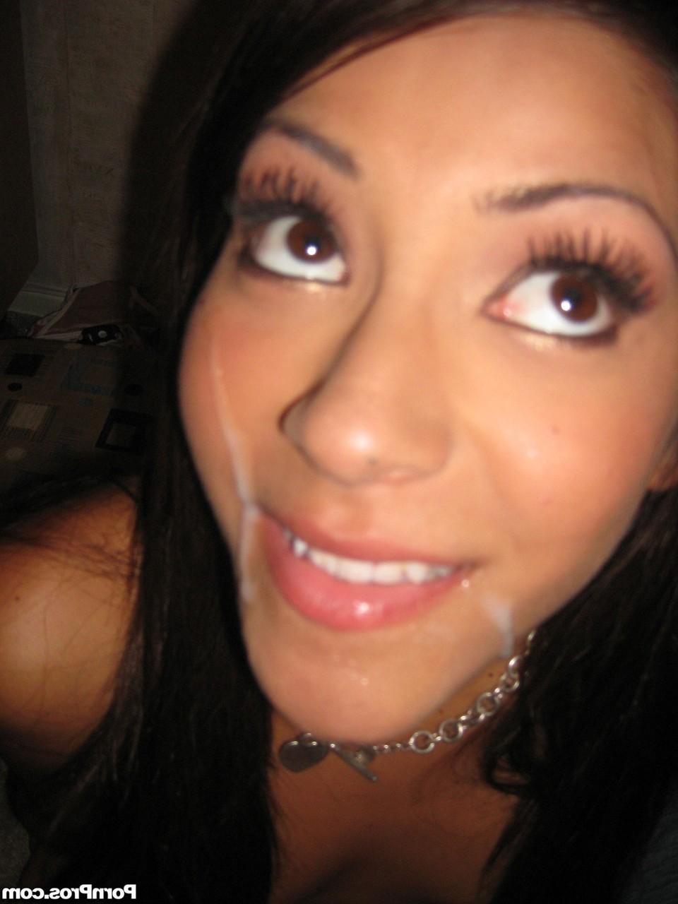 17P Deliciosa Latina Lovanna chupa e monta um pau amador gigante no POV