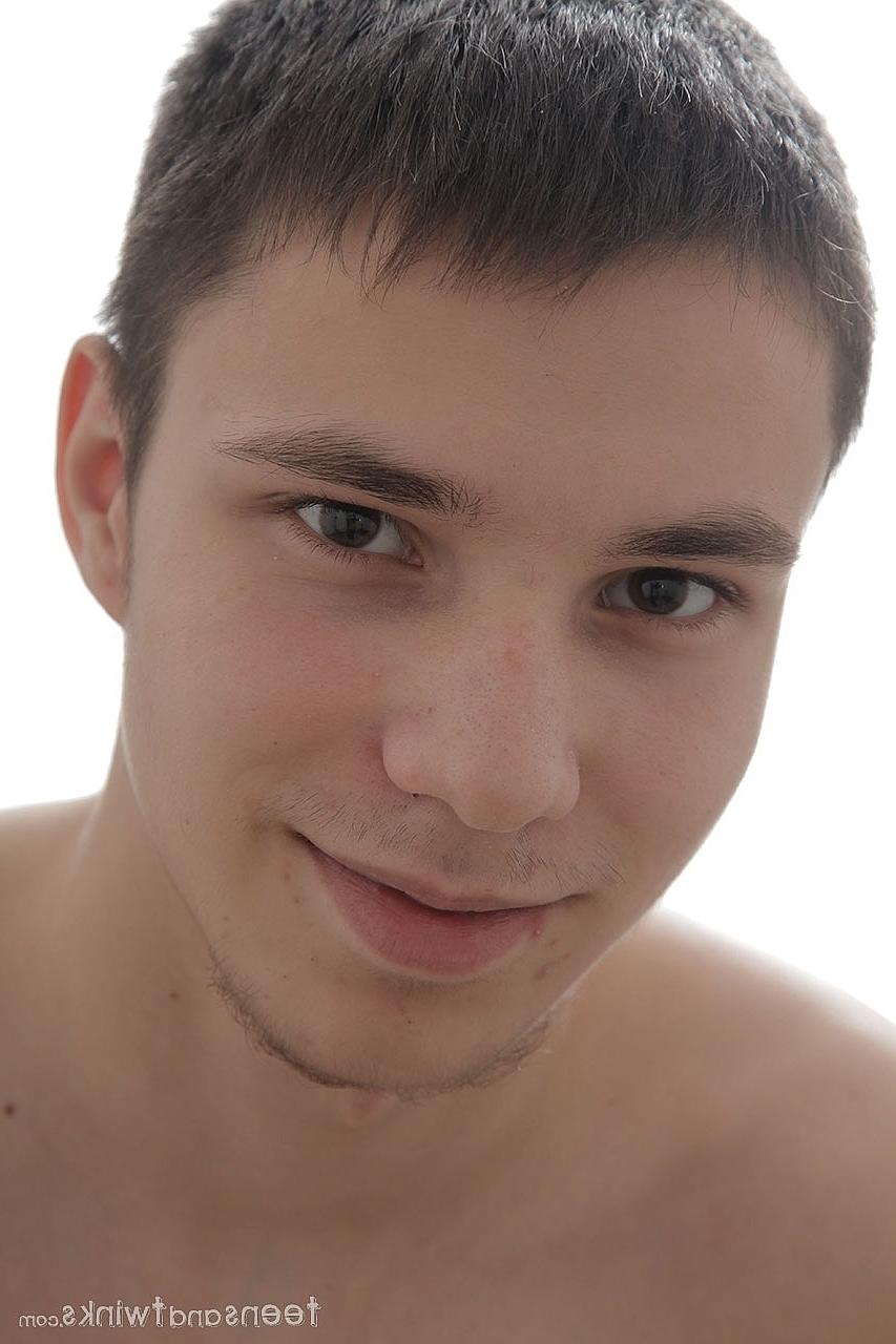 20P Short-haired twink Deryk strips his clothes and undies and masturbates