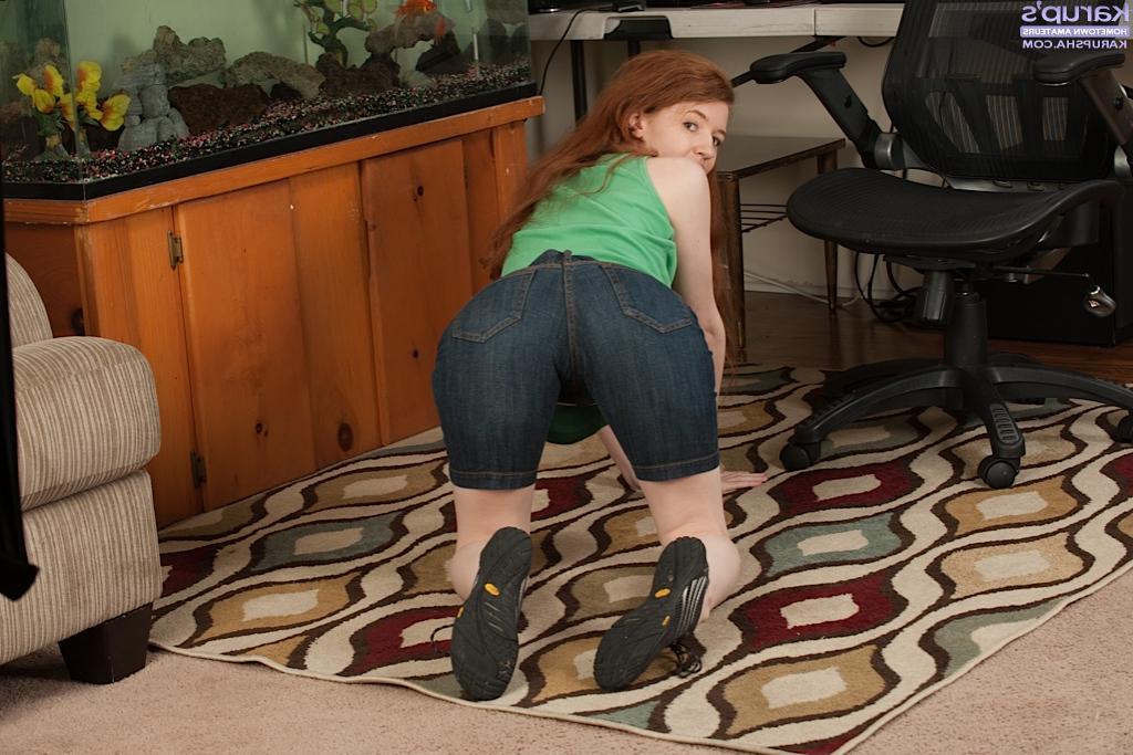 15P Pale redhead Abbey Rain shows her flexibility while stretching pussy lips wide