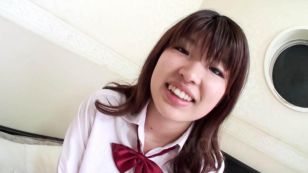 15P A estudante japonesa Ai Okada escorre esperma da buceta depois do sexo
