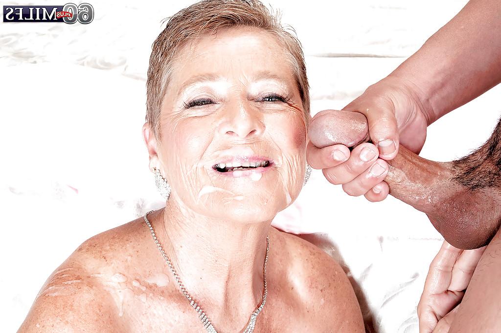 16P Vovó Joanne Price fazendo sexo oral antes de montar no pau