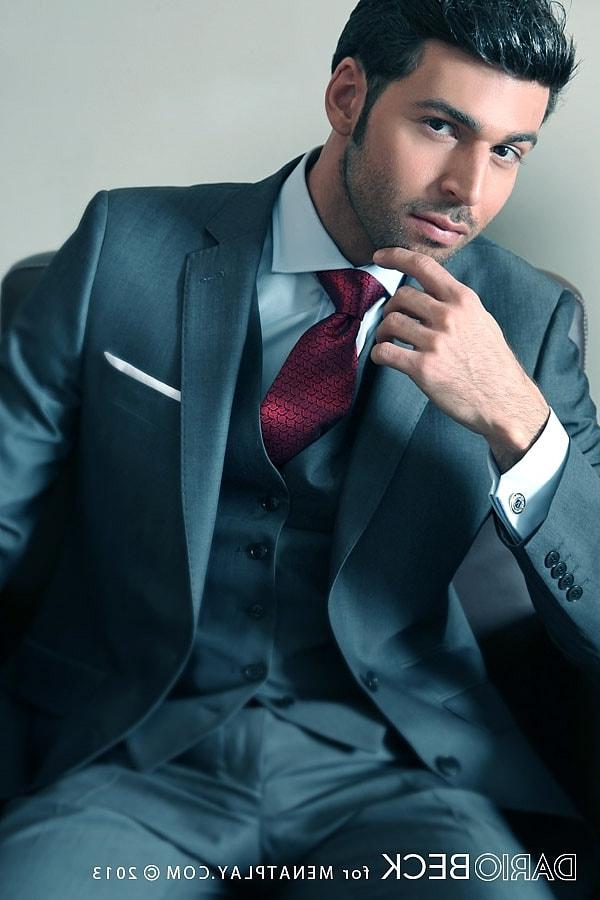 11P O empresário gay gostoso Dario Beck tira a calcinha e se masturba