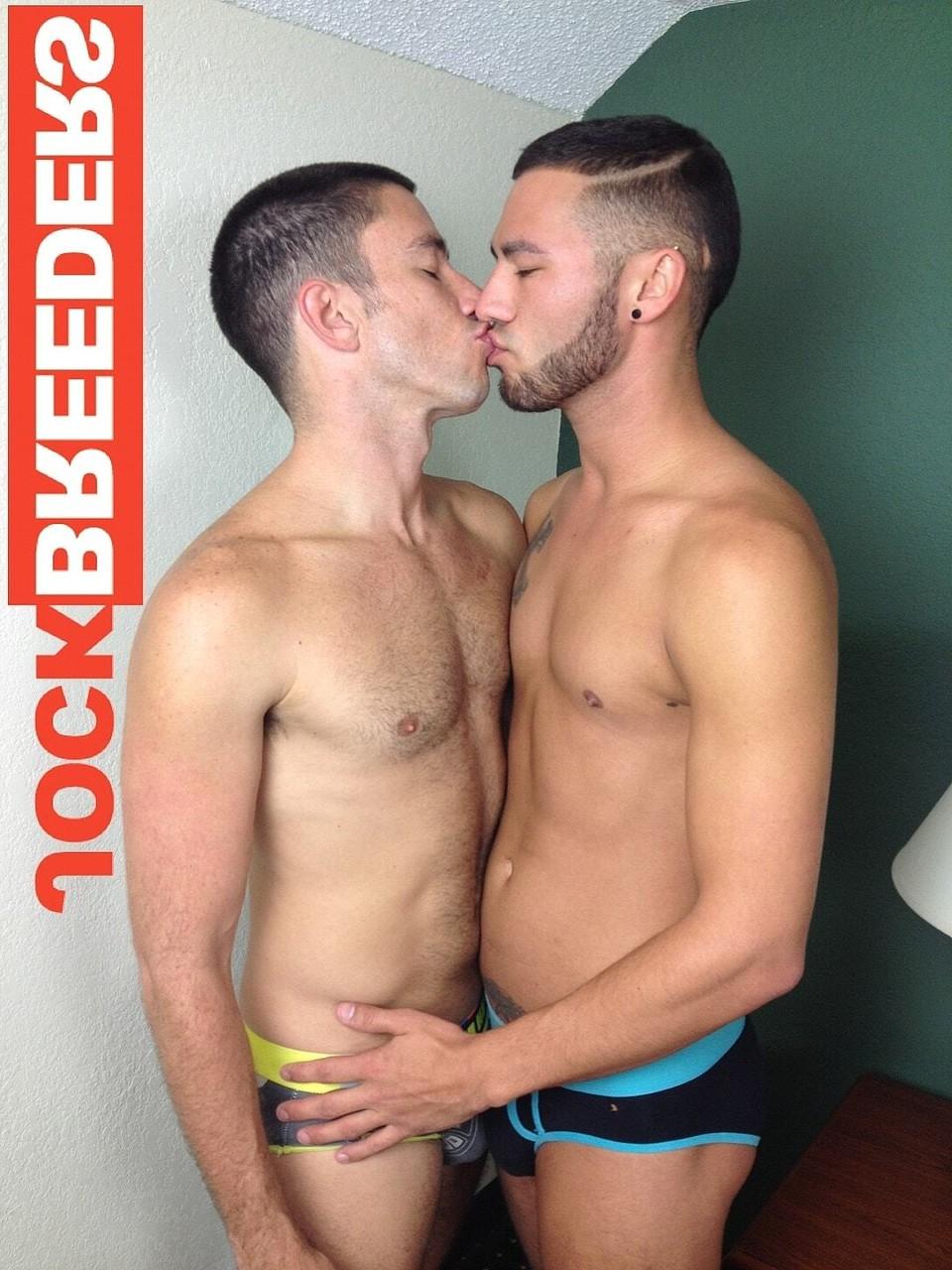 15P Los chicos gay Cody Shane y Owen Powers se hacen una mamada y tienen sexo anal