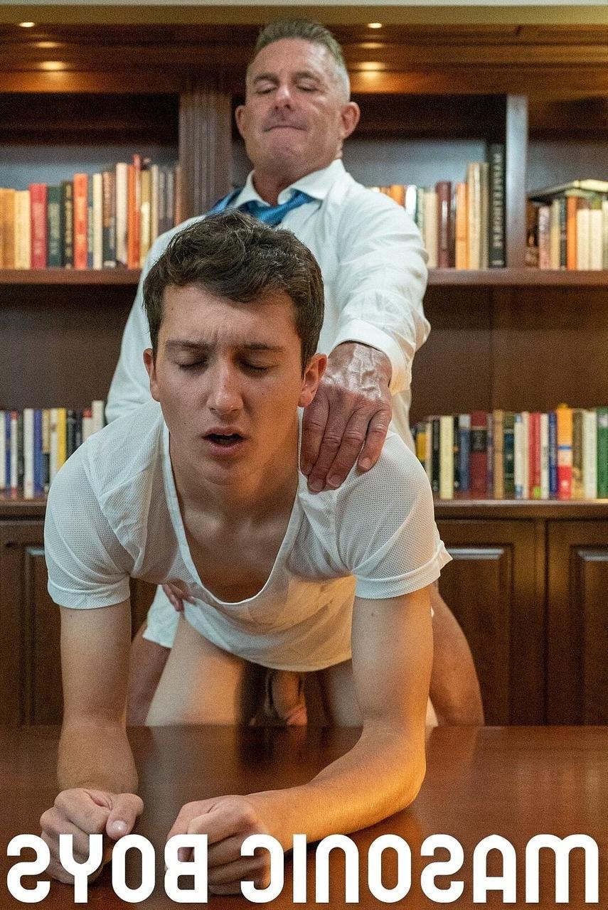 20P O grande mestre gay Figata lambendo e fodendo a bunda grande do jovem magro Andram