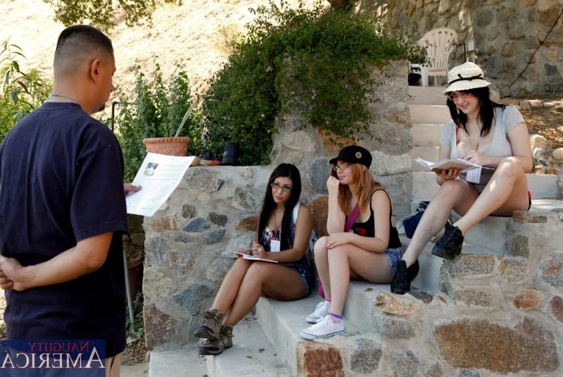 12P A estudante latina Ava Alvares faz sexo durante uma excursão