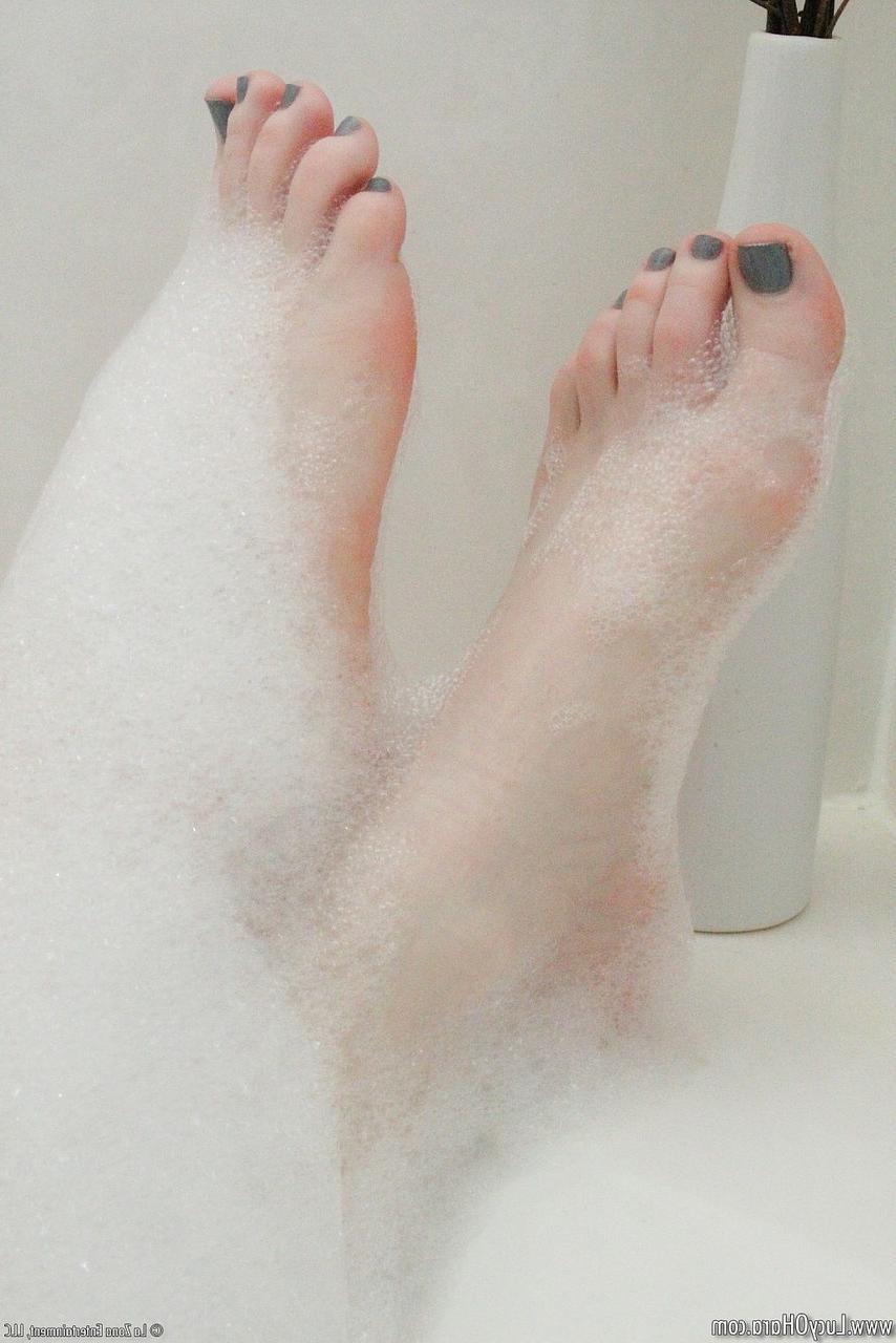 15P Pale redhead Lucy OHara lathering up her sweet perky tits & toes in the shower