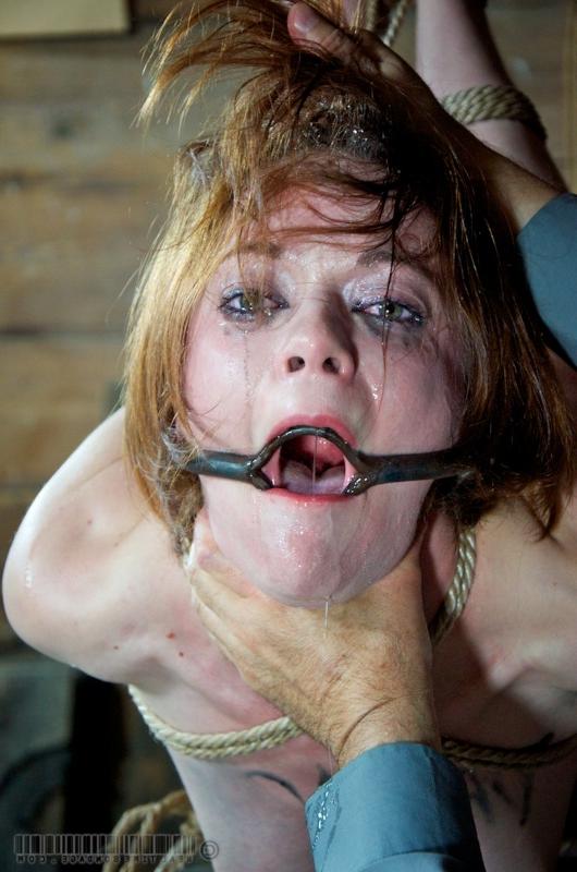 16P Vagabundas da dor Wenona e Hazel Hypnotic voluntárias para jogos BDSM humilhantes