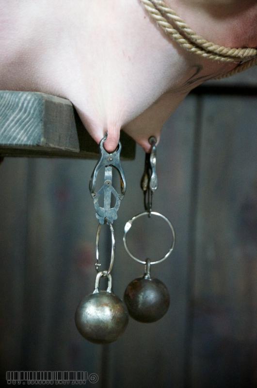16P Vagabundas da dor Wenona e Hazel Hypnotic voluntárias para jogos BDSM humilhantes
