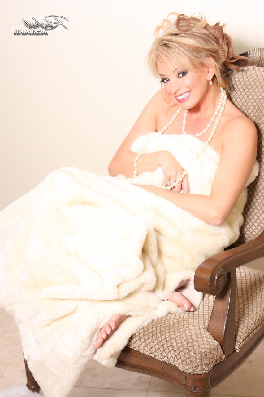 15P Busty classy mature Rachel Aziani poses naked wearing a string of pearls