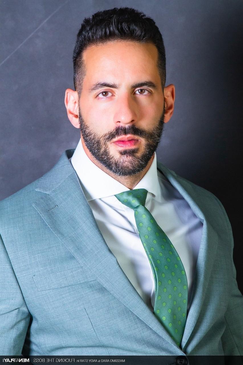 20P Los colegas gays Massimo Arad y Andy Star se chupan la polla y tienen sexo anal