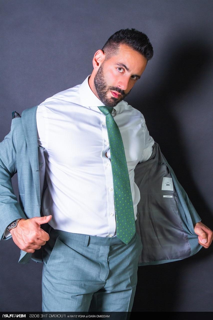 20P Los colegas gays Massimo Arad y Andy Star se chupan la polla y tienen sexo anal