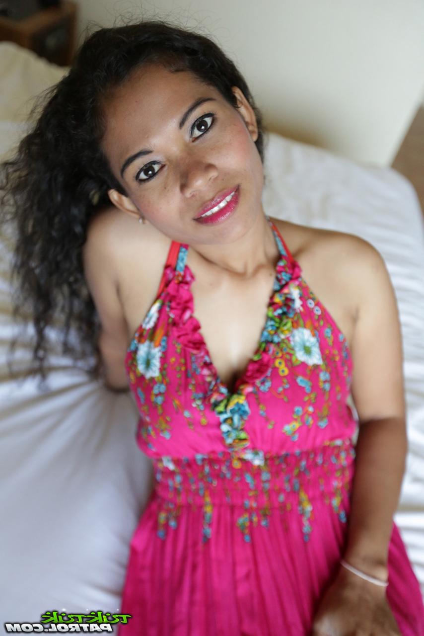 20P Curly-haired Thai babe Nees shows her beautiful tits & her bald cunt