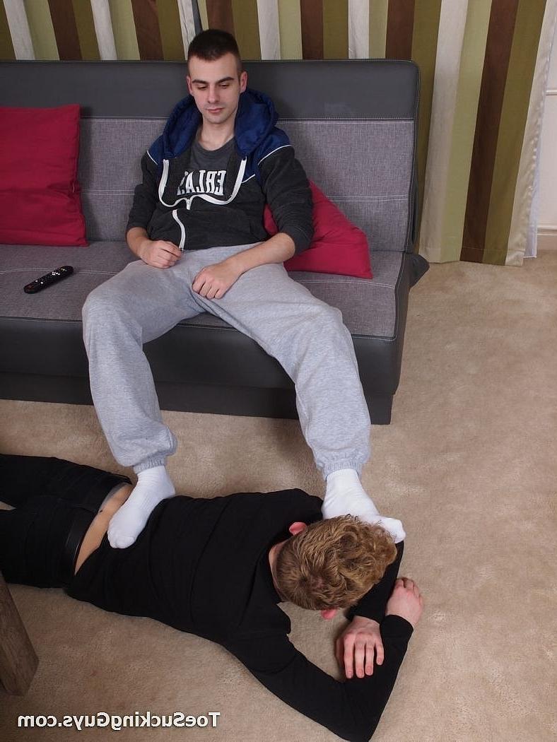 20P Los gays sexys Moonek y Tristan se quitan la ropa y follan después de chuparse los dedos