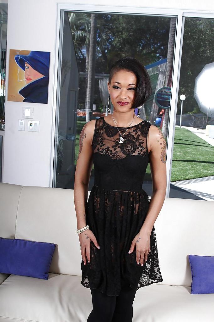 16P Stunning ebony Skin Diamond poses on her high heels very pretty
