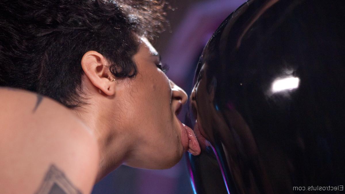 17P Dark haired dyke licks ass and pussy under threat of electricity in her pussy