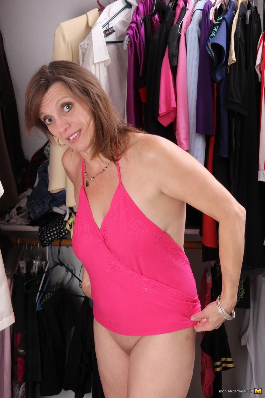 16P American housewife models naked while trying on lingerie in walk in closet