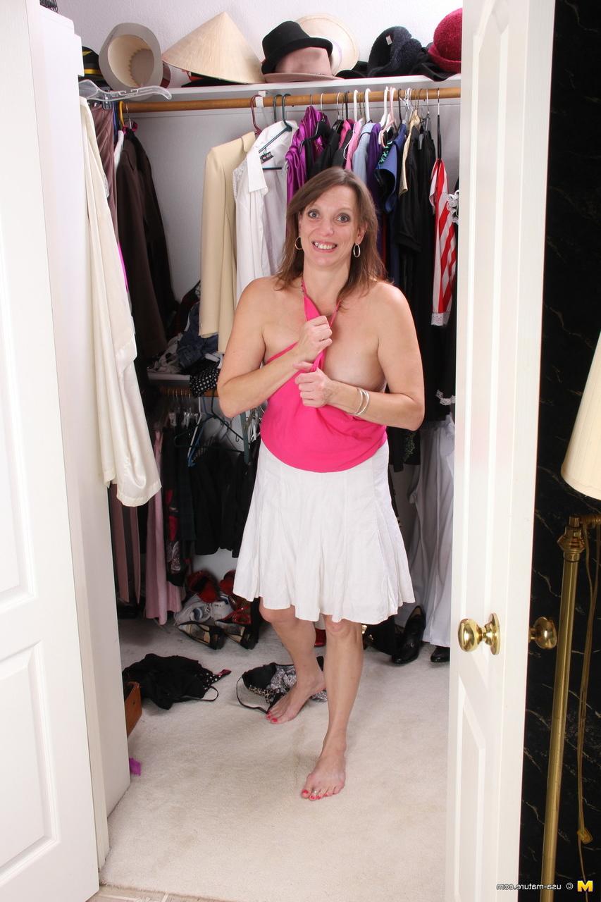 16P American housewife models naked while trying on lingerie in walk in closet