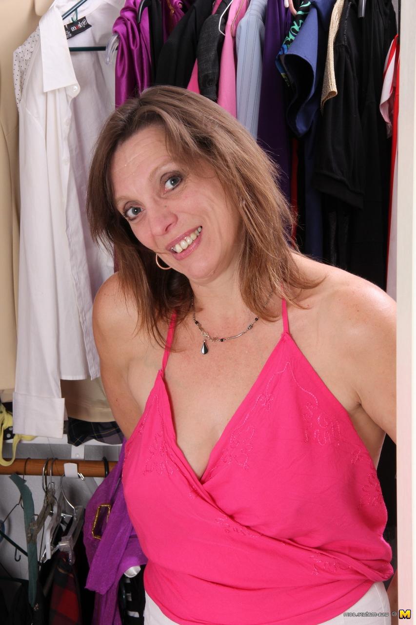 16P American housewife models naked while trying on lingerie in walk in closet